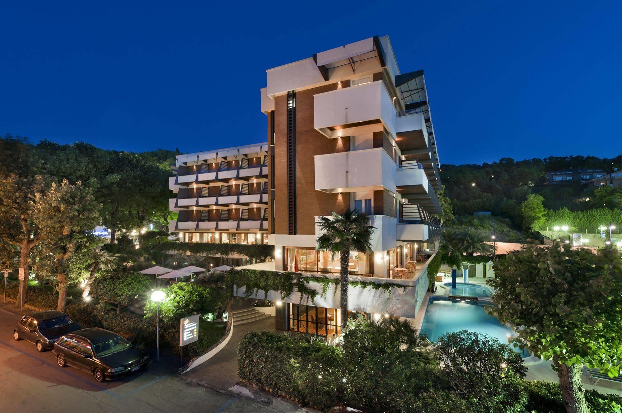 Hotel Alexander Gabicce Mare Eksteriør billede